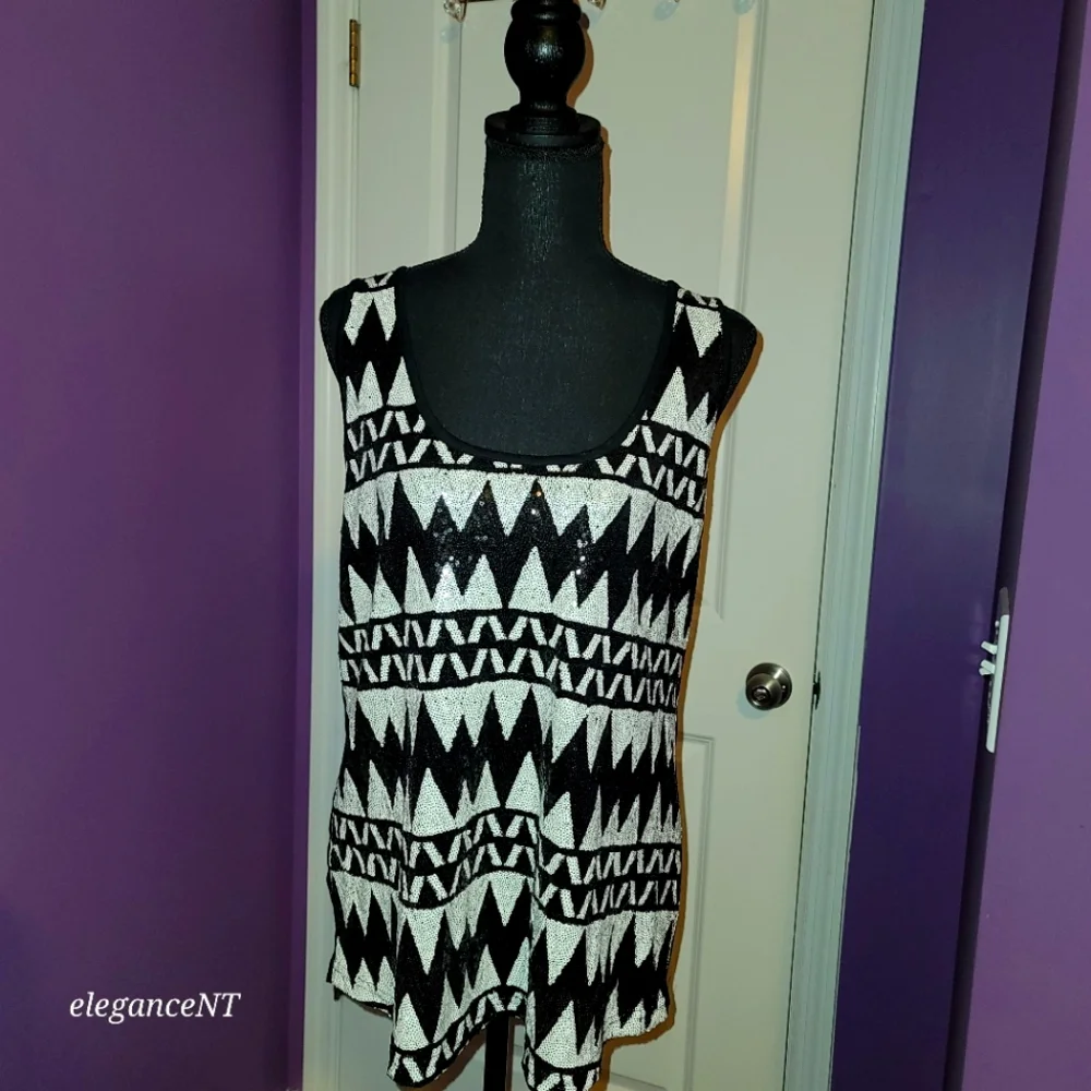 Rue21 Black/White Pattern sequence Tank Top Sz: XL NWT - Picture 1 of 9